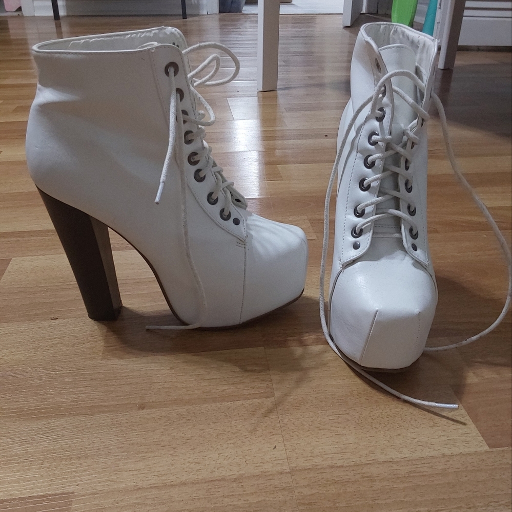 EUC! DELICACY Platforms